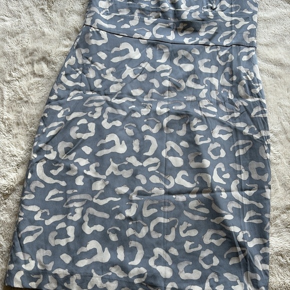 Ann Taylor Sheath Dress Blue Animal Print | Cap Sleeve Workwear Chic | Size 4 - Picture 3 of 6